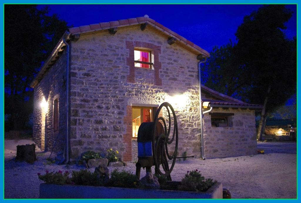 La Prade Basse 82 Bed & Breakfast Saint-Antonin-Noble-Val Exterior photo